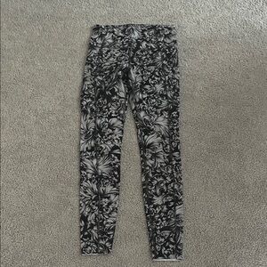 lululemon athletica Black and Gray Floral Leggings -EUC